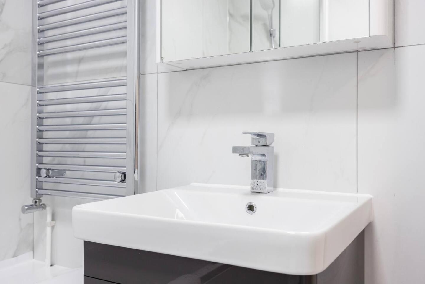 Ferienhaus Spacious 2br Gem - Close To Clapham Junction London